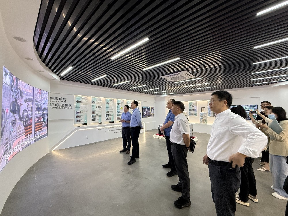 省工信厅及赛迪研究院领导一行深度调研施努卡,聚焦“人工智能与大数据赋能新型工业化”